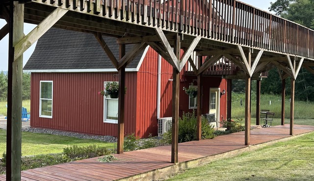 Welcome to ZenFrieda. Escape to the country and enjoy our sauna/cold tub area!