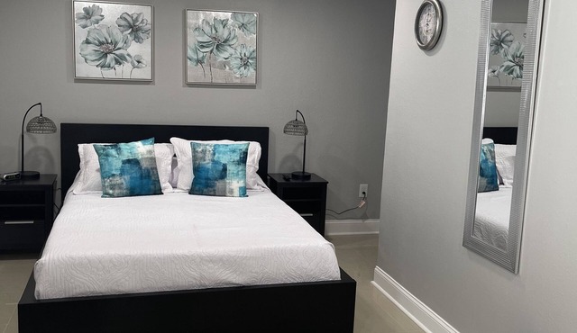 Welcome toCozy La Palma B, is quite and clean pleace