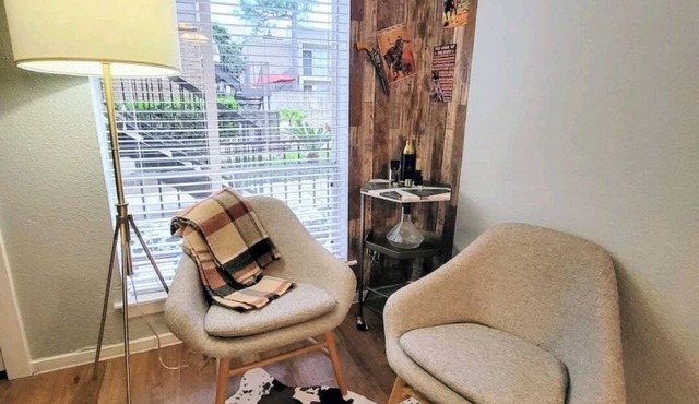 Welcome Wild Wild West!🐂 1bd near Galleria mall!