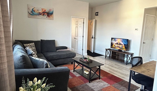 Welcoming 1-bedroom apartment in West Homestead near waterfront district