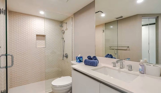 Welcoming 1-bedroom apartment in vibrant Aventura perfect for getaway