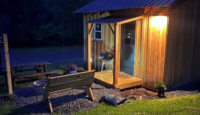 Welcoming 1-bedroom cabin in Dushore at Rocky Valley Campground Cabin 1