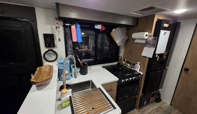 Welcoming 1-bedroom Cozy Camper with AC and heat in Rincon, pet friendly