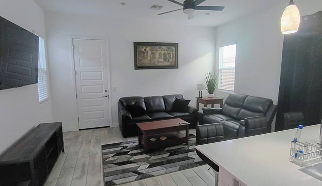 Welcoming 1-bedroom private guest house in Phoenix.