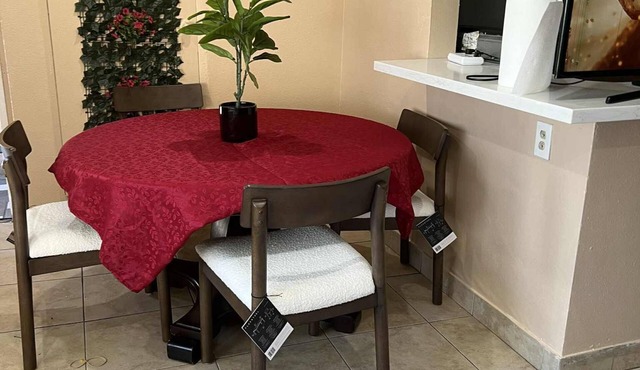 Welcoming 1-bedroom apartment in fabulous Los Angeles.