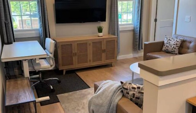 Welcoming 2-bedroom 1-bathroom apartment with central AC in Hamilton Township