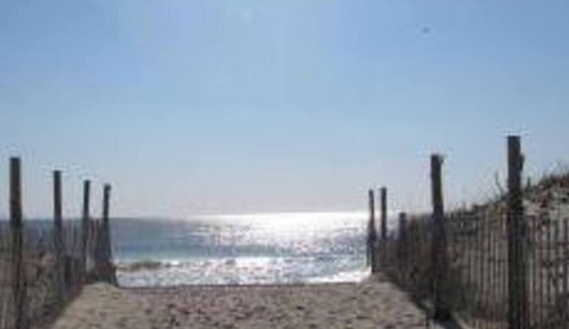 Welcoming 2 Bed Beach Chic Bayside Cottage in America’s Greatest Family Resort