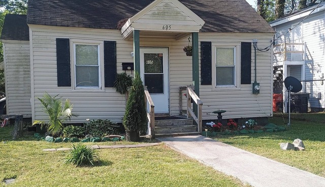 Welcoming 2-bedroom house in charming Elizabeth City perfect for relaxing
