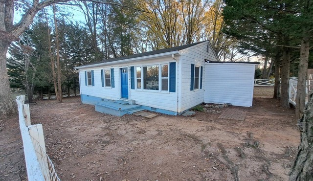 Welcoming 2-bedroom house with WiFi in Winston-Salem