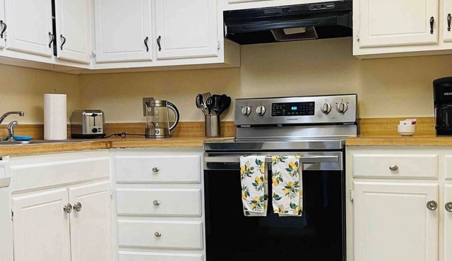 Welcoming 2-bedroom apartment with AC in Lansdowne