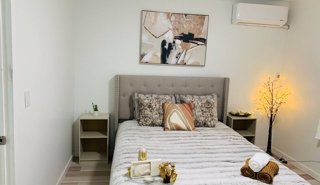 Welcoming 2-bedroom apartment with AC in vibrant Seattle