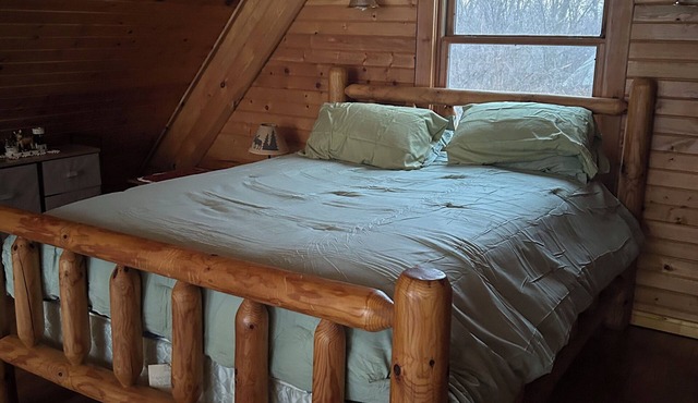 Welcoming 2-bedroom cabin in Ellsworth