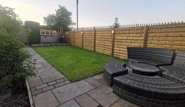 Welcoming 2 bedroom home with large outdoor space