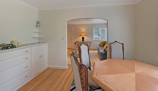 Welcoming 2-bedroom house 10min walk to the beach in Seaside