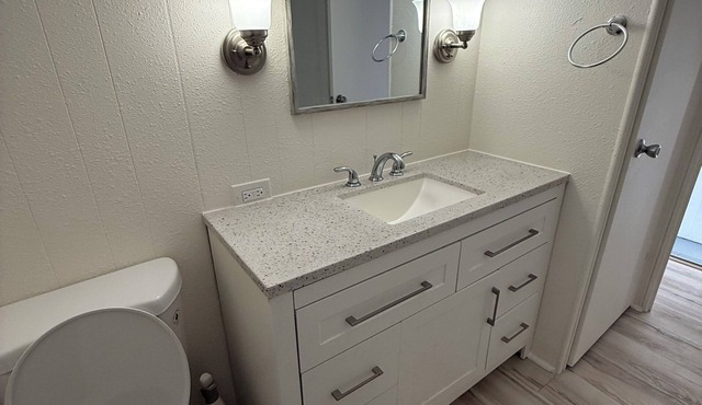 Welcoming 2-bedroom mobile home next to beach in Venice