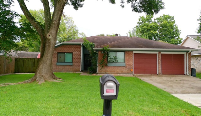 Welcoming 2-bedroom house with AC in League City