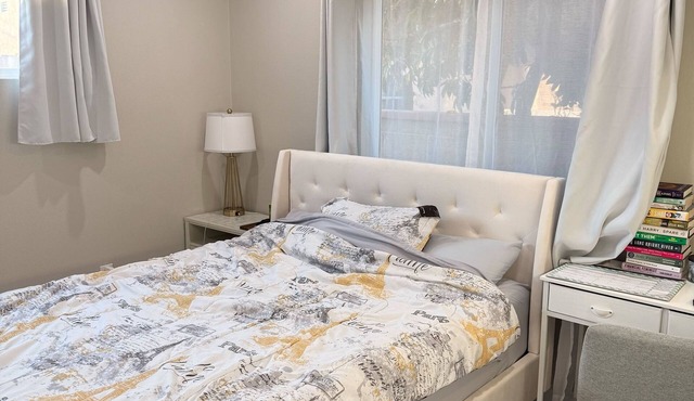 Welcoming 2-bedroom house in vibrant Long Beach Downtown Area