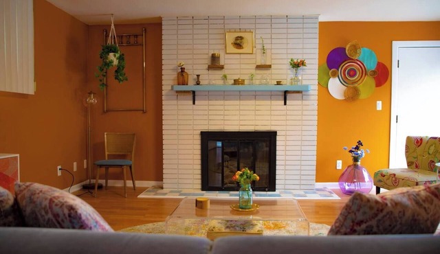 Welcoming 3-bedroom house with AC in Dearborn Heights