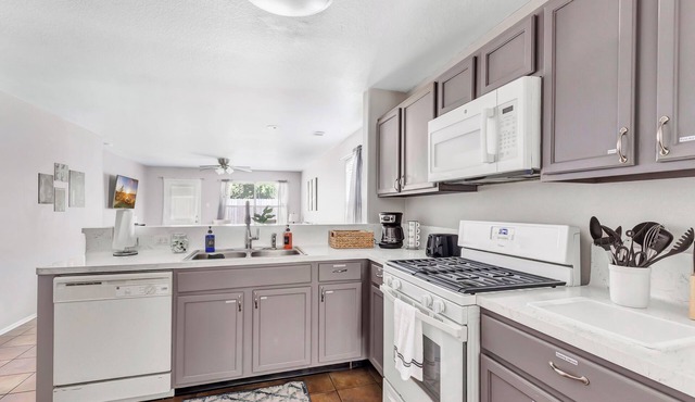 Welcoming 3 Bed/2 Bath Home near IAH