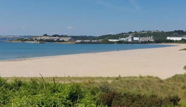 Welcoming 3 Bedroom Caravan 2 Min Walk to Beach