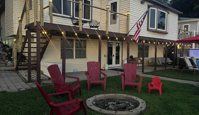 Welcoming 3-bedroom cottage on Hess Lake near Smugglers at North Shore