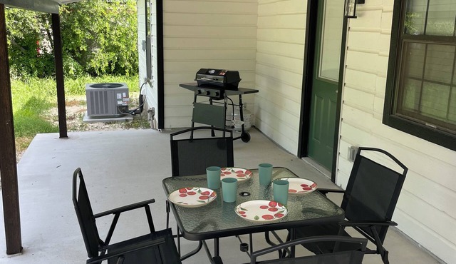 Welcoming 3-bedroom house with AC in charming Del Rio