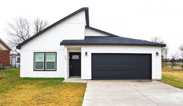 Welcoming 3-bedroom house with AC in charming Ferris
