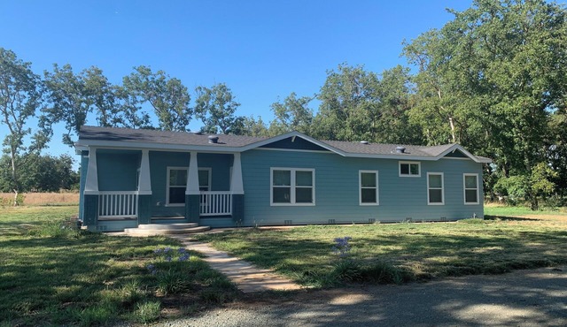 Welcoming 3-bedroom house with AC in Linden