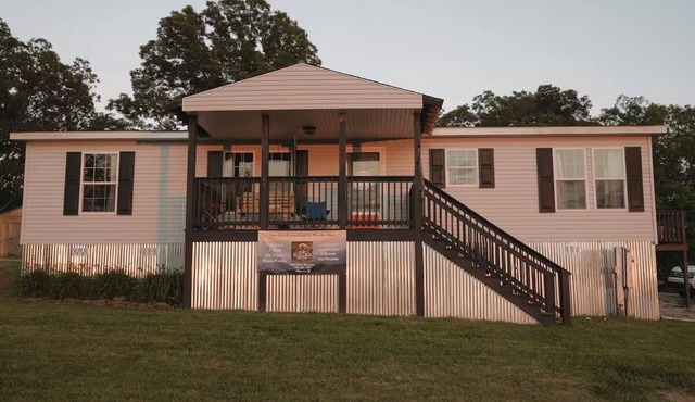 Welcoming 3-bedroom house with AC in charming Rock