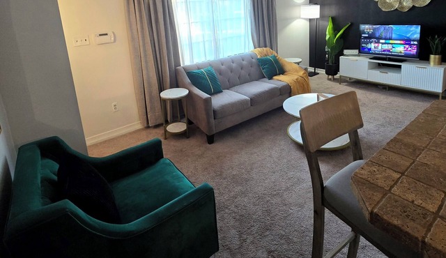 Welcoming 3BR Bungalow Retreat with WiFi minutes from Downtown Detroit