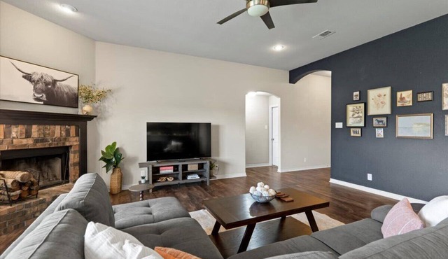 Welcoming 3BR Haven in Scenic Salado