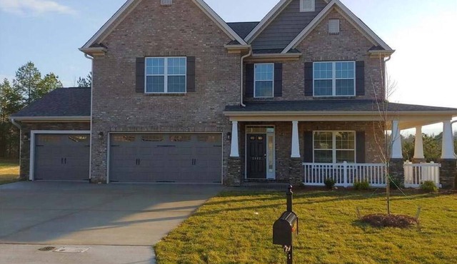 Welcoming 4-bdrm home just 4 miles from HPMKT - Early & Late Mkt Dates OPEN