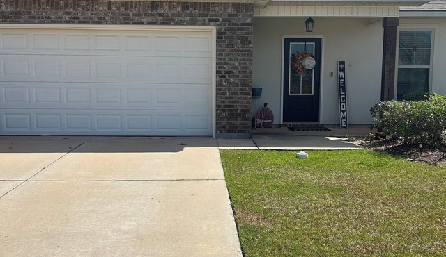 Welcoming 4-bedroom house with AC in charming Gonzales