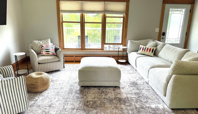 Welcoming 4-bedroom lake house ON THE GOLF COURSE with WiFi in Alexandria