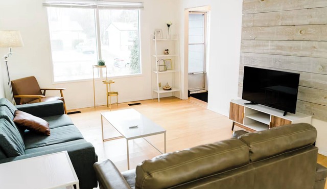 Welcoming 5-bedroom home with spacious deck and yard!