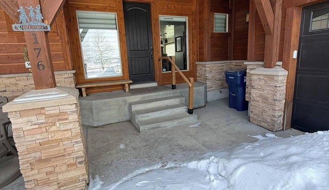 Welcoming 5-bedroom townhome on the golf course