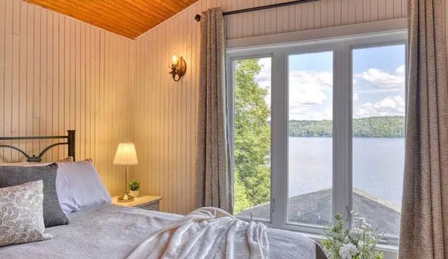 Welcoming and Scenic Cottage on the Lake !