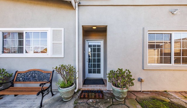 Welcoming and Spacious 2-Bedroom Suite in Central Torrance, California