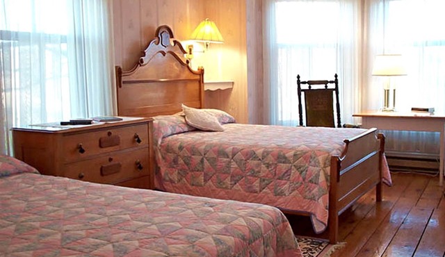 Welcoming Bed and Breakfast Accommodation with Antique Furniture in Harvey, New Brunswick