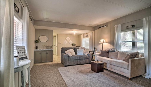 Welcoming Cabin Less Than 10 Miles from Hayesville!