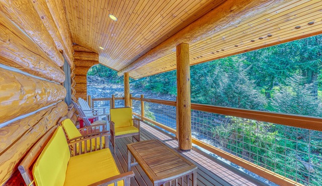 Welcoming cabin with WiFi, cable, full kitchen, decks & BBQ