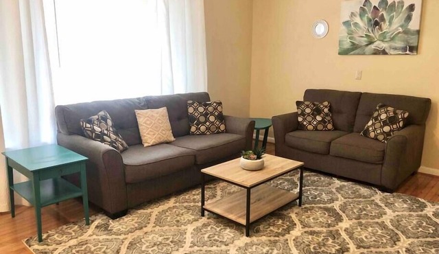 ★Welcoming Cary Townhome★King Bed★Long Term Stays★