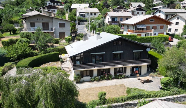 Welcoming chalet for 10/12 people in a quiet area close to the town center