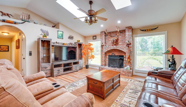 Welcoming Home w/Yard on 20 Acres in High Springs