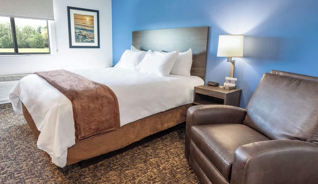 Welcoming Hotel w/In-Room Kitchenettes, Pet-Friendly, Near Savannah Airport