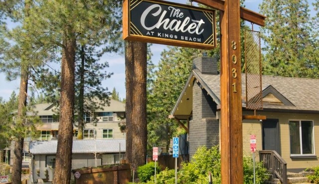 Welcoming hotel with lakeview, golf, skiing, WiFi, & Netflix