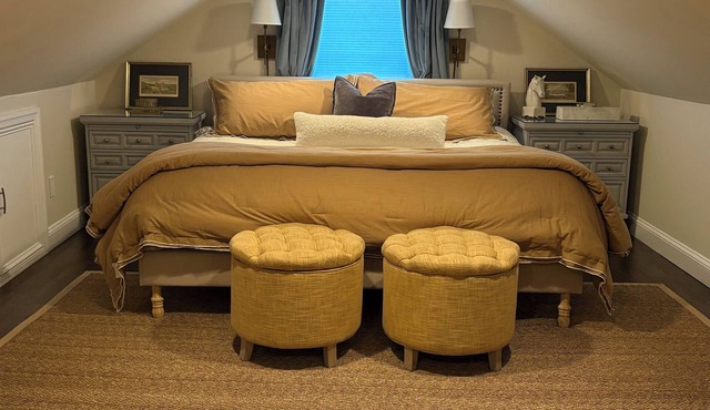 Welcoming king bedroom cottage with all the comfort of home conveniently located