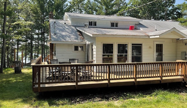 Welcoming lake house with five bedrooms, hot tub and a huge deck on Tee Lake.