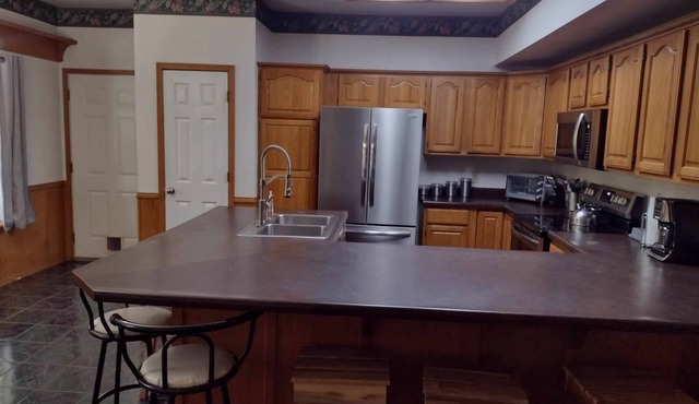 Welcoming large country home close to River and Hunting