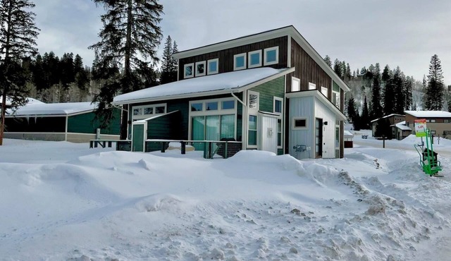 Welcoming Modern Cabin: Free Resort Shuttle right outside!